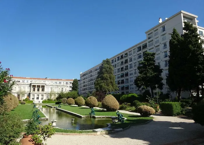 Les Grands Cedres C1 7 Avenue De Fabron *